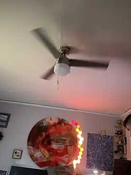 Snapshot of trash4cash chatting on February 2, 3:28 pm trash4cash online show from February 2, 3:28 pm