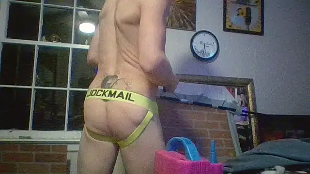 Snapshot of trash4cash chatting on February 19, 12:03 am trash4cash online show from February 19, 12:03 am