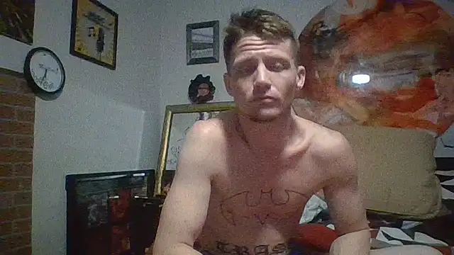 Snapshot of trash4cash chatting on February 26, 1:00 am trash4cash online show from February 26, 1:00 am