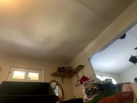 Snapshot of trash4cash chatting on March 7, 5:38 pm trash4cash online show from March 7, 5:38 pm