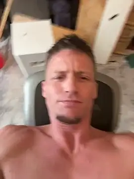 Snapshot of trash4cash chatting on March 9, 5:17 pm trash4cash online show from March 9, 5:17 pm