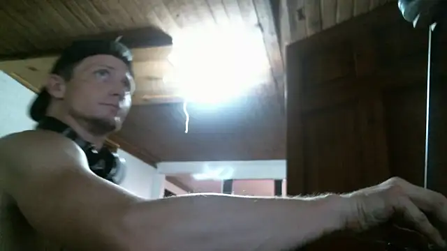 Snapshot of trash4cash chatting on September 28, 2:28 am trash4cash online show from September 28, 2:28 am