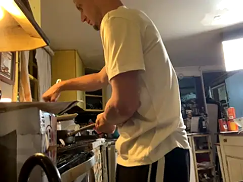 Snapshot of trash4cash chatting on October 16, 3:07 am trash4cash online show from October 16, 3:07 am