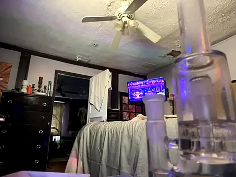 Snapshot of trash4cash chatting on October 28, 7:05 pm trash4cash online show from October 28, 7:05 pm