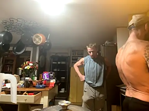 Snapshot of trash4cash chatting on November 1, 11:40 pm trash4cash online show from November 1, 11:40 pm