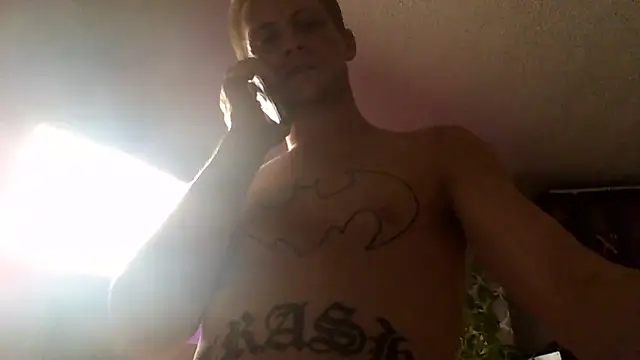 Snapshot of trash4cash chatting on November 8, 4:12 am trash4cash online show from November 8, 4:12 am