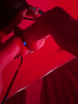 Snapshot of trash4cash chatting on November 15, 4:25 pm trash4cash online show from November 15, 4:25 pm