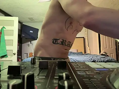 Snapshot of trash4cash chatting on January 15, 10:57 pm trash4cash online show from January 15, 10:57 pm