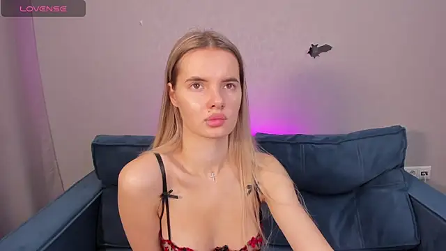 Snapshot of Erika_Carpenter chatting on January 14, 12:11 am Erika Carpenter online show from January 14, 12:11 am