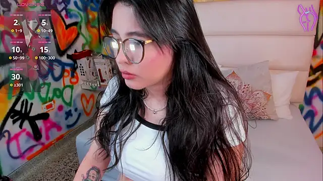 Snapshot of Liana_Bernocchi chatting on November 7, 8:53 pm Liana Bernocchi online show from November 7, 8:53 pm