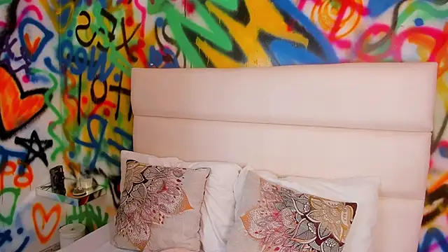 Liana Bernocchi online show from December 22, 8:50 pm