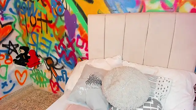 Liana Bernocchi online show from February 19, 7:54 pm