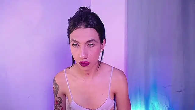 Snapshot of sofiaa_grey_ chatting on December 6, 2:17 pm sofiaa grey online show from December 6, 2:17 pm