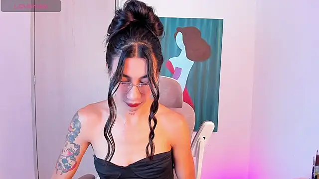 sofiaa grey  online show from February 15, 5:09 pm