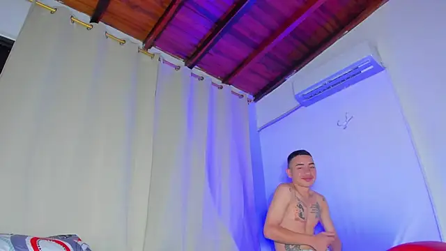 Snapshot of sensual_euphoria chatting on January 30, 5:39 pm sensual euphoria online show from January 30, 5:39 pm