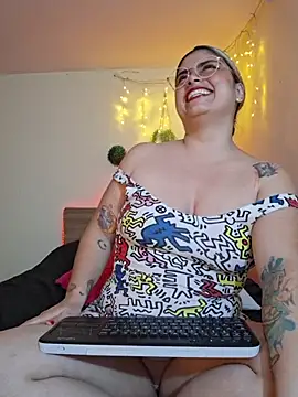 Juliietha servas online show from January 14, 1:44 am