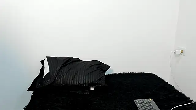 Snapshot of cami-01 chatting on September 27, 8:14 pm cami-01 online show from September 27, 8:14 pm