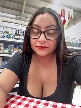 Snapshot of Sol_biglips chatting on February 7, 2:15 pm Sol biglips online show from February 7, 2:15 pm