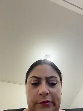 Snapshot of Sol_biglips chatting on February 24, 2:37 pm Sol biglips online show from February 24, 2:37 pm