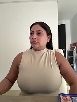 Sol biglips online show from March 6, 5:20 pm