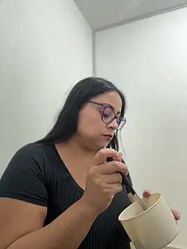 Sol biglips online show from April 10, 3:39 pm