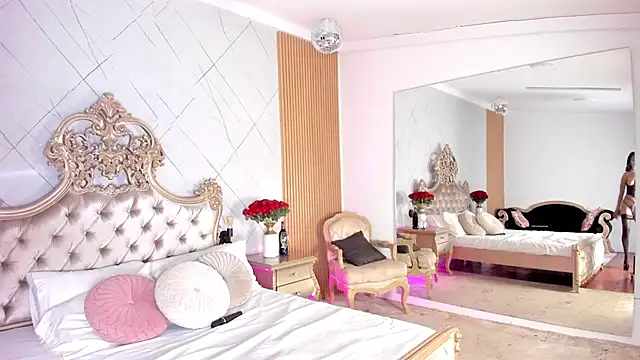 Snapshot of JulissaWilson chatting on December 13, 10:15 pm JulissaWilson online show from December 13, 10:15 pm