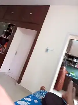 AUNTY1984 online show from April 15, 8:32 am