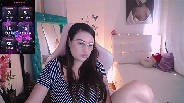 esmeraldaa230 online show from February 16, 8:00 pm