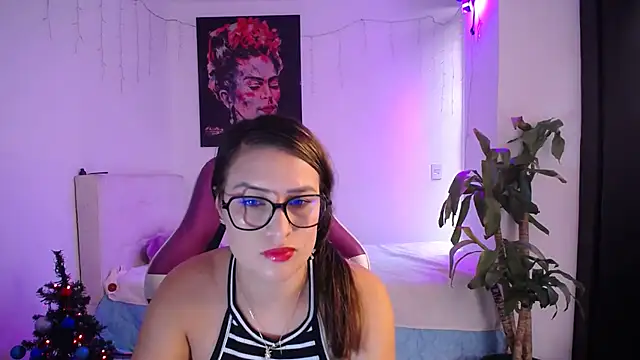 esmeraldaa230 online show from December 4, 7:22 pm