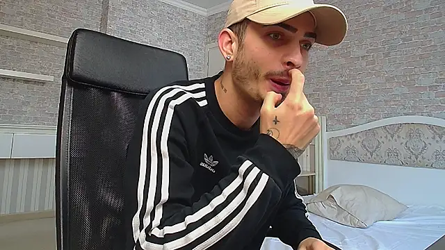 Snapshot of BrandonTate chatting on February 22, 11:46 am BrandonTate online show from February 22, 11:46 am