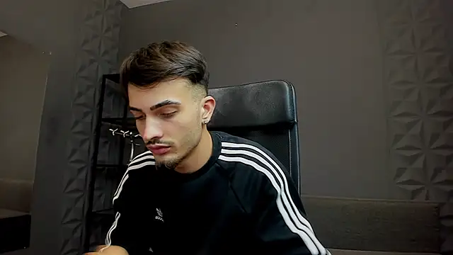 Snapshot of BrandonTate chatting on March 19, 1:29 pm BrandonTate online show from March 19, 1:29 pm