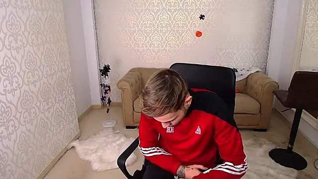 Snapshot of BrandonTate chatting on October 21, 10:49 am BrandonTate online show from October 21, 10:49 am