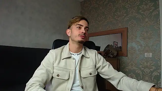 Snapshot of BrandonTate chatting on November 18, 8:30 am BrandonTate online show from November 18, 8:30 am