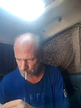 Snapshot of FloppyPickle4u chatting on February 10, 6:56 pm FloppyPickle4u online show from February 10, 6:56 pm