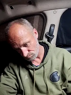 Snapshot of FloppyPickle4u chatting on February 11, 7:33 am FloppyPickle4u online show from February 11, 7:33 am