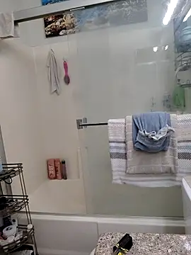 Snapshot of FloppyPickle4u chatting on February 21, 10:04 pm FloppyPickle4u online show from February 21, 10:04 pm