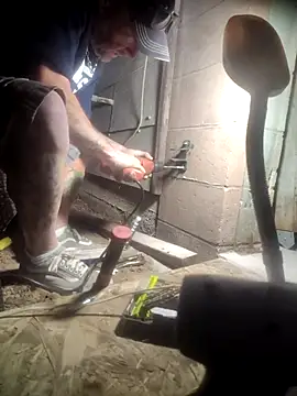 Snapshot of FloppyPickle4u chatting on February 24, 4:05 am FloppyPickle4u online show from February 24, 4:05 am