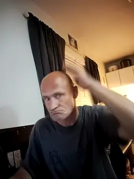 Snapshot of FloppyPickle4u chatting on February 25, 11:52 am FloppyPickle4u online show from February 25, 11:52 am