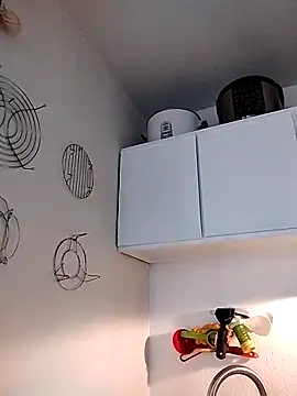 Snapshot of FloppyPickle4u chatting on February 26, 6:43 pm FloppyPickle4u online show from February 26, 6:43 pm