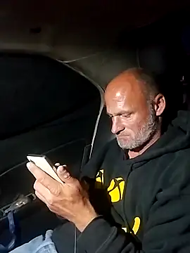 Snapshot of FloppyPickle4u chatting on March 13, 3:33 am FloppyPickle4u online show from March 13, 3:33 am