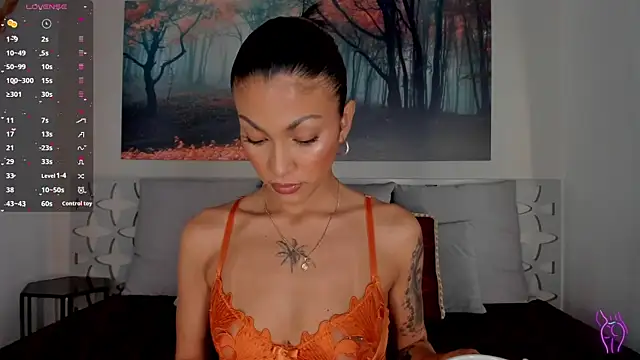 Snapshot of LunaRuso chatting on February 5, 8:04 pm LunaRuso online show from February 5, 8:04 pm