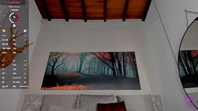 Snapshot of LunaRuso chatting on February 8, 2:15 am LunaRuso online show from February 8, 2:15 am