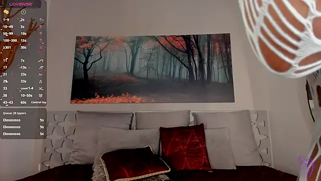 Snapshot of LunaRuso chatting on February 9, 2:28 am LunaRuso online show from February 9, 2:28 am