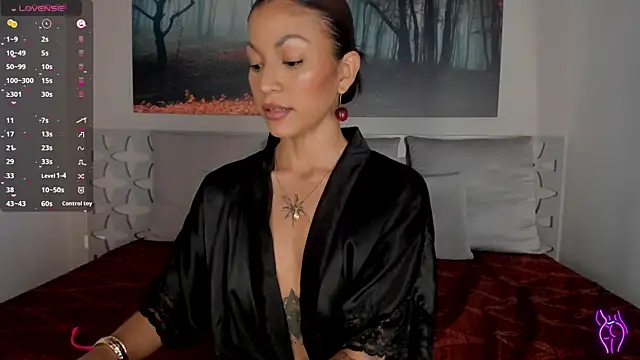 Snapshot of LunaRuso chatting on February 13, 2:34 am LunaRuso online show from February 13, 2:34 am