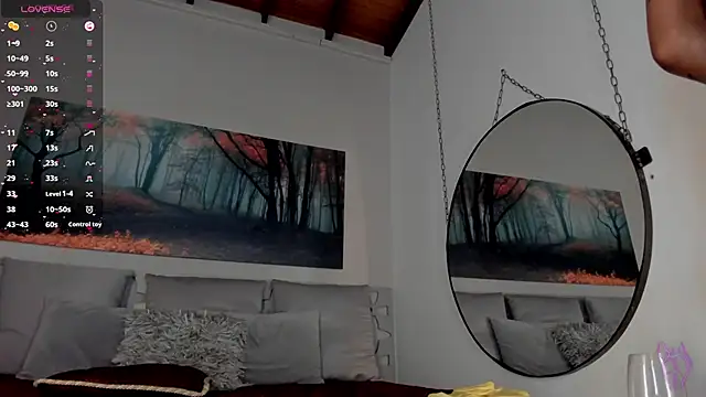 Snapshot of LunaRuso chatting on February 13, 11:04 pm LunaRuso online show from February 13, 11:04 pm