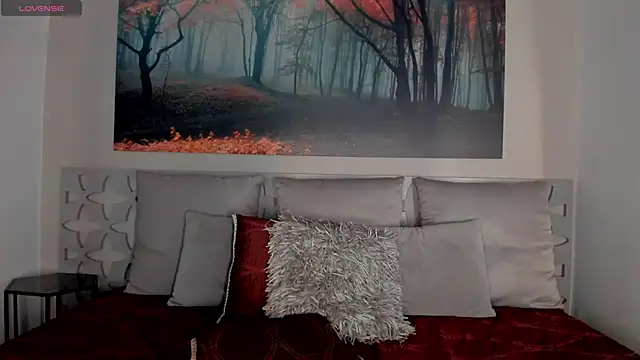 Snapshot of LunaRuso chatting on February 14, 11:09 pm LunaRuso online show from February 14, 11:09 pm