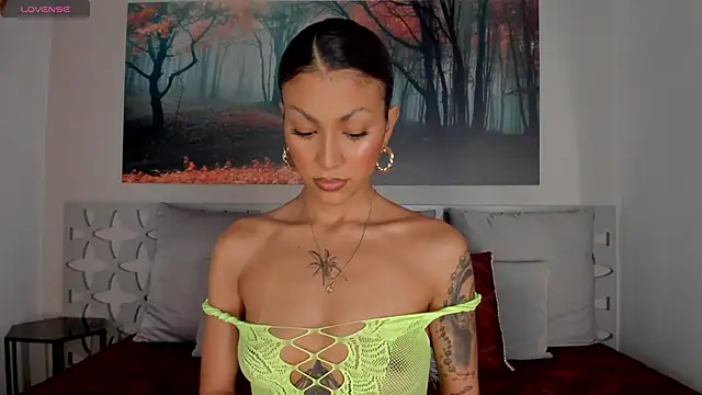 Snapshot of LunaRuso chatting on February 24, 8:14 pm LunaRuso online show from February 24, 8:14 pm