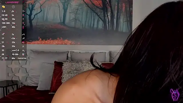 Snapshot of LunaRuso chatting on March 5, 8:10 pm LunaRuso online show from March 5, 8:10 pm