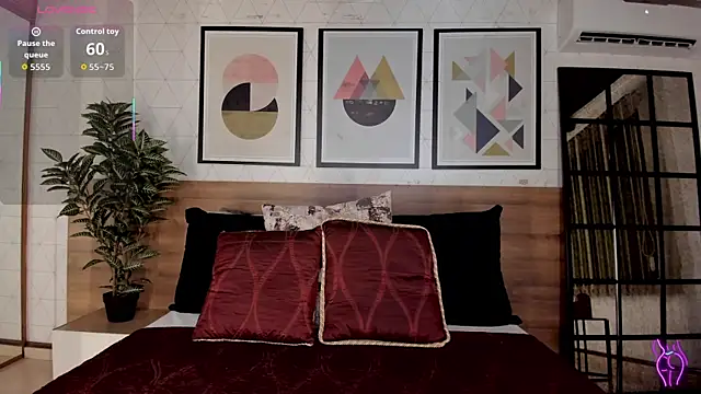 Snapshot of LunaRuso chatting on September 15, 7:47 pm LunaRuso online show from September 15, 7:47 pm