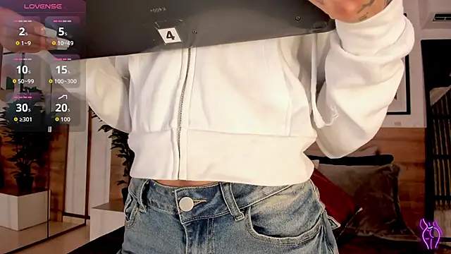 Snapshot of LunaRuso chatting on October 3, 8:06 pm LunaRuso online show from October 3, 8:06 pm